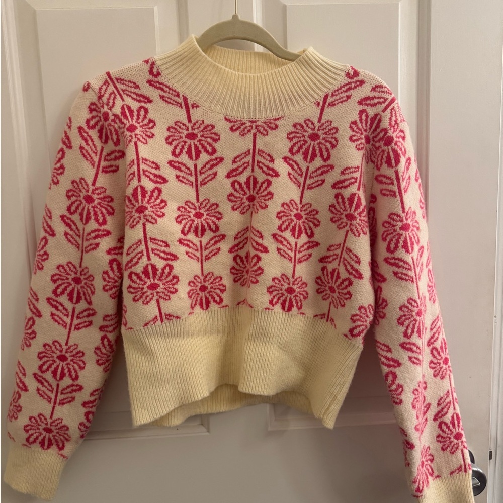 Flower detail cropped sweater